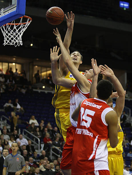 媒体的巨大 媒体的巨大